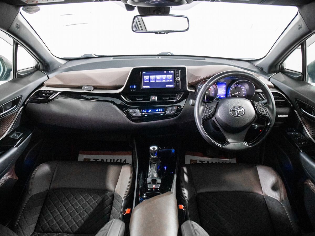 Toyota C-HR 2017 - фото автомобиля