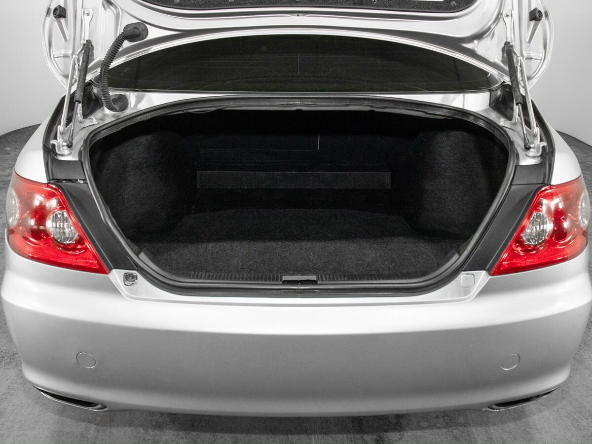 Toyota Mark X 2005 - фото автомобиля