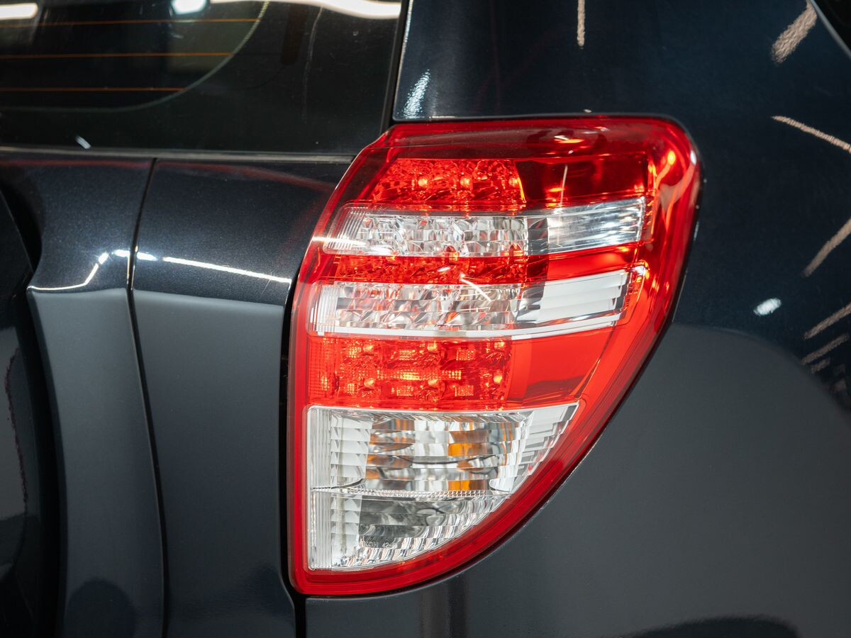 Toyota RAV4 2011 - фото автомобиля