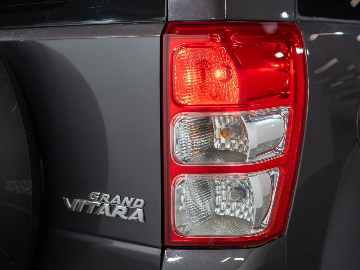 Suzuki Grand Vitara 2012 - фото автомобиля