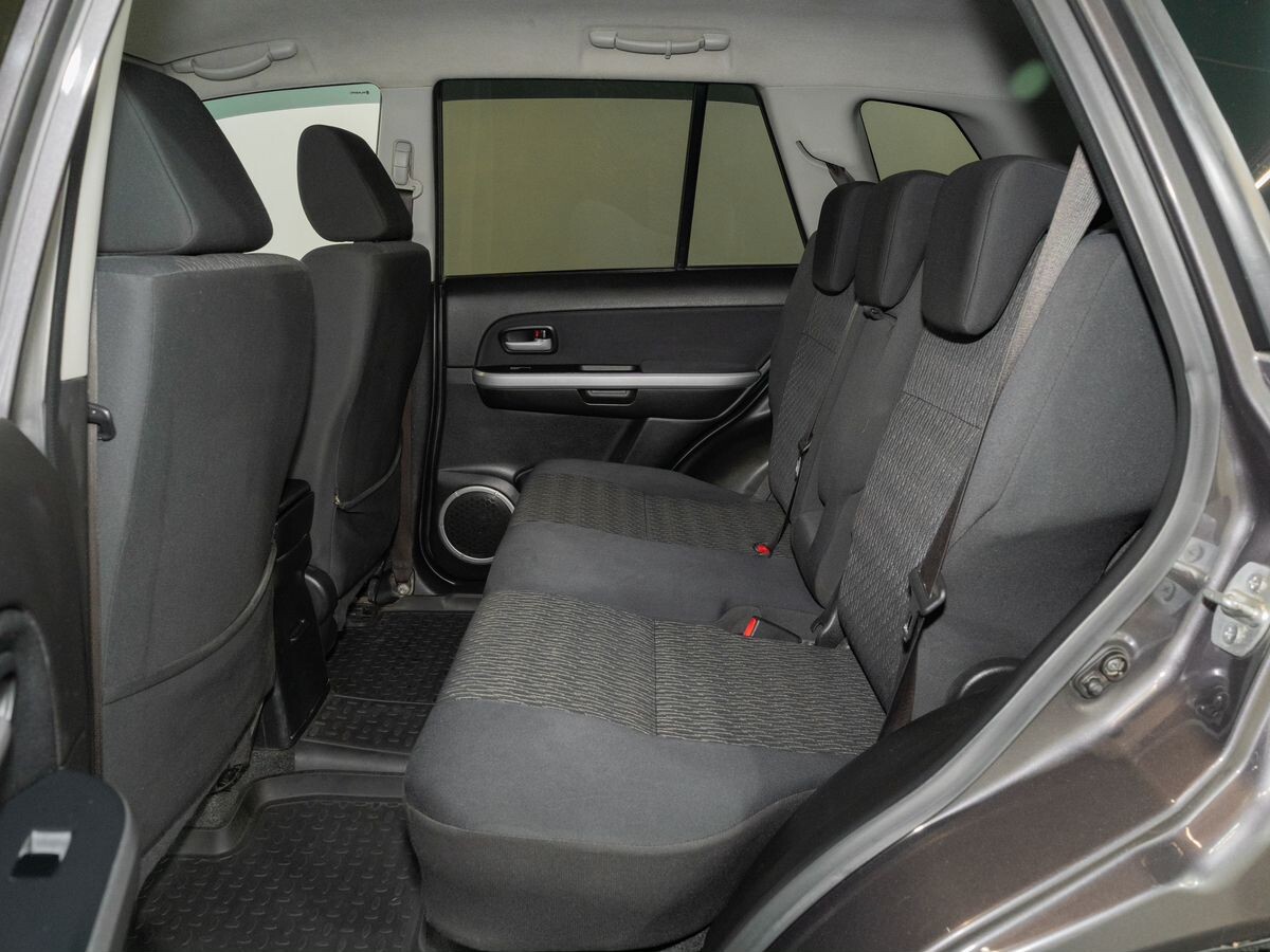 Suzuki Grand Vitara 2012 - фото автомобиля