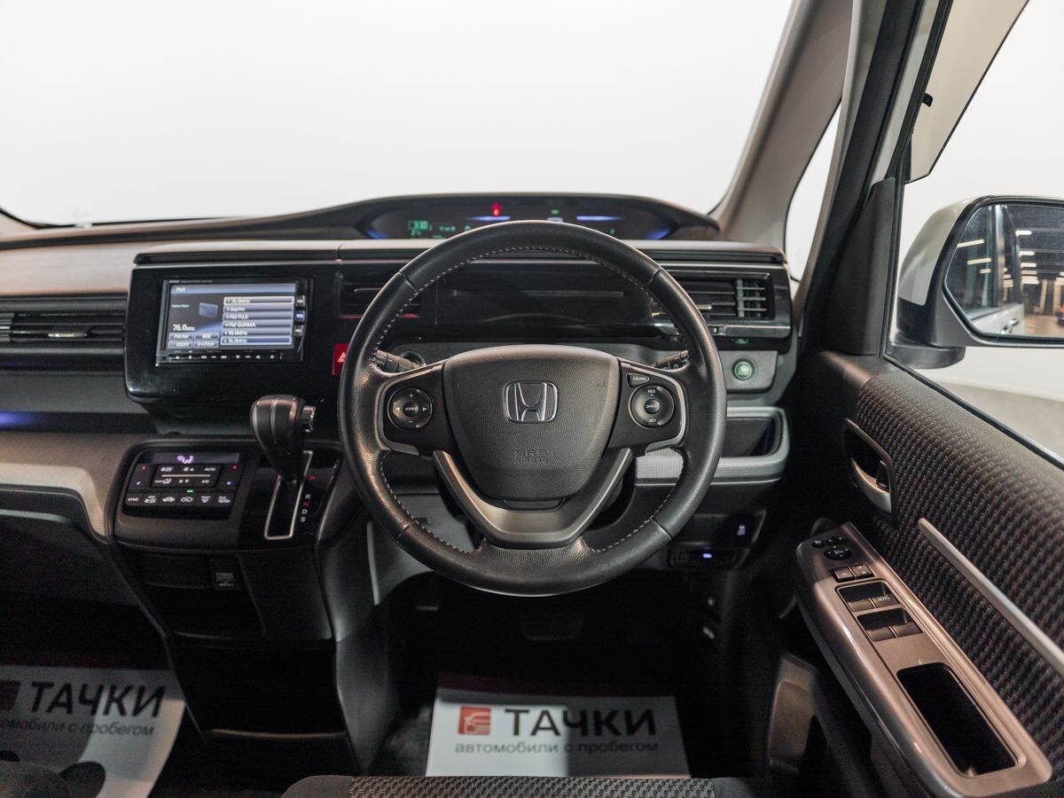 Honda Stepwgn 2015 - фото автомобиля