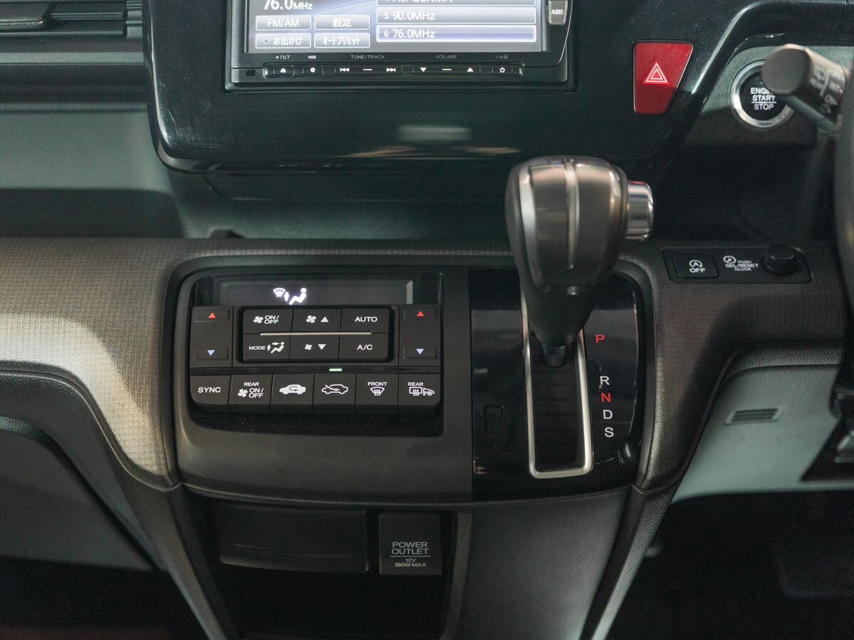 Honda Stepwgn 2015 - фото автомобиля