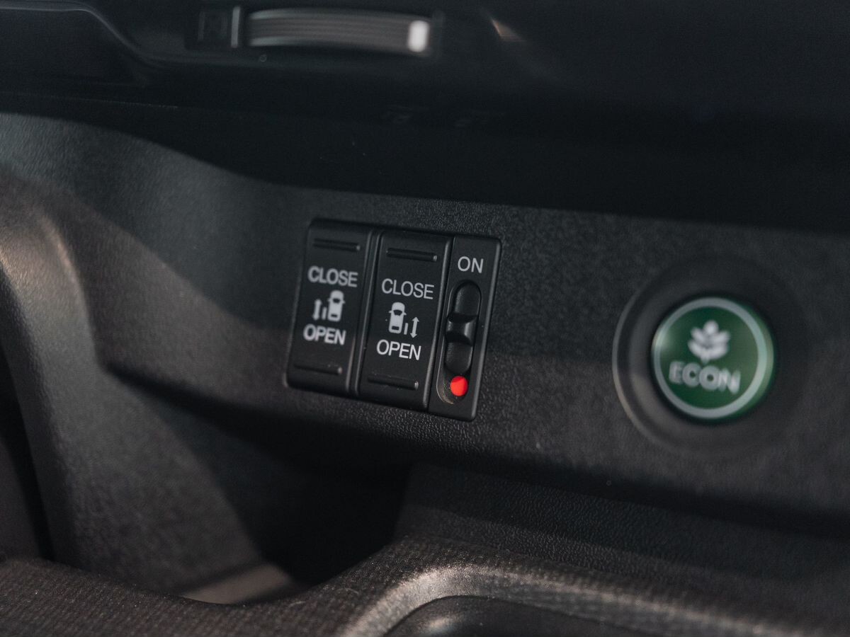 Honda Stepwgn 2015 - фото автомобиля