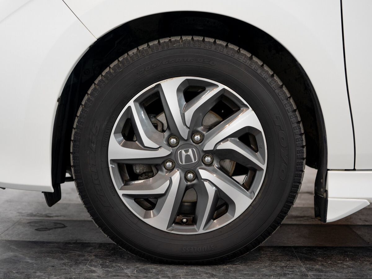 Honda Stepwgn 2015 - фото автомобиля