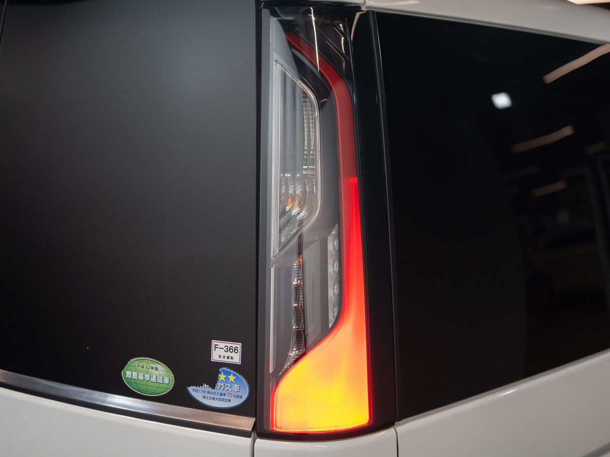 Honda Stepwgn 2015 - фото автомобиля