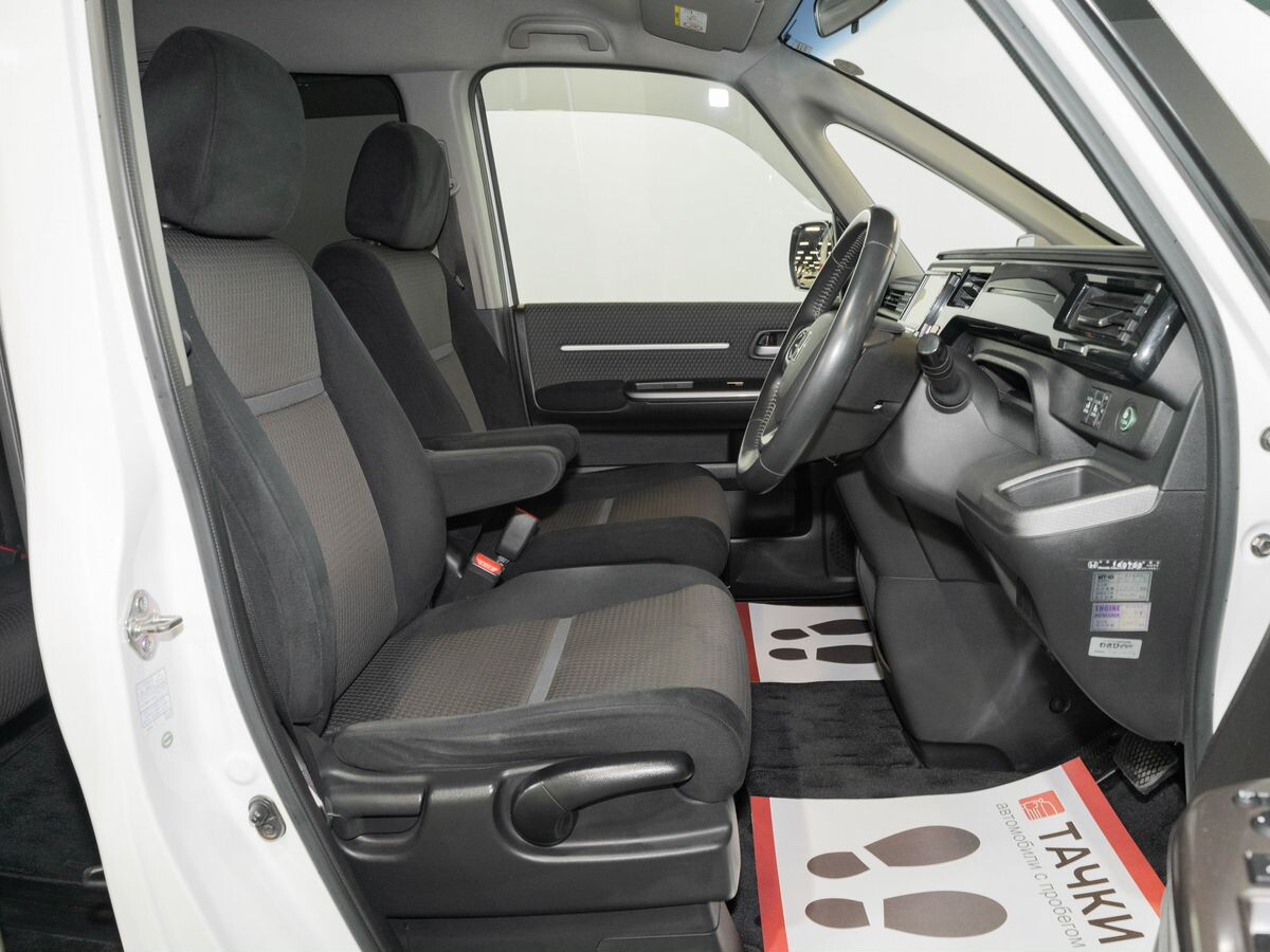 Honda Stepwgn 2015 - фото автомобиля