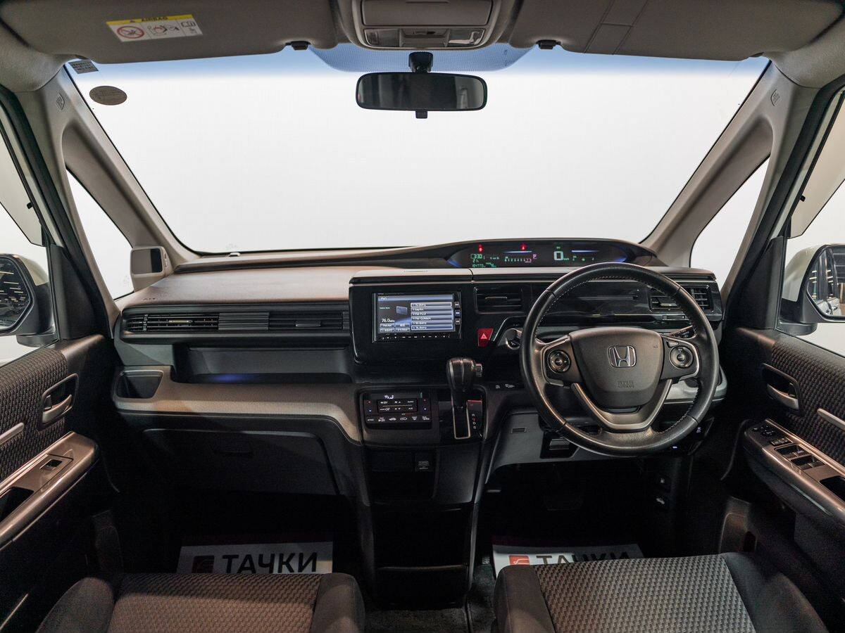 Honda Stepwgn 2015 - фото автомобиля
