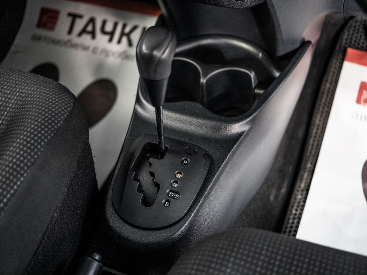 Toyota Vitz 2019 - фото автомобиля