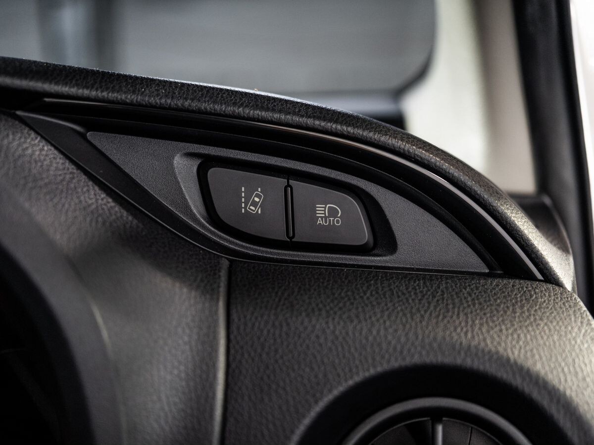 Toyota Vitz 2019 - фото автомобиля