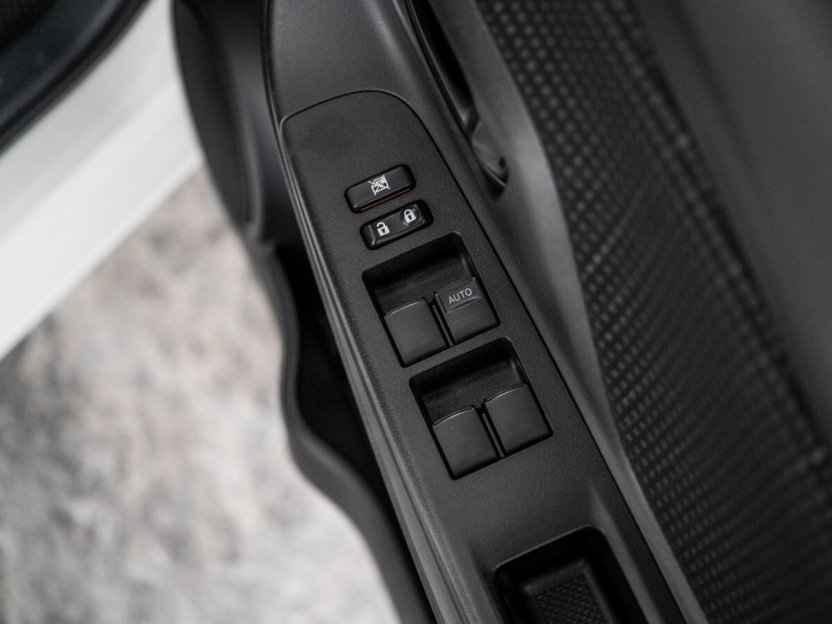 Toyota Vitz 2019 - фото автомобиля