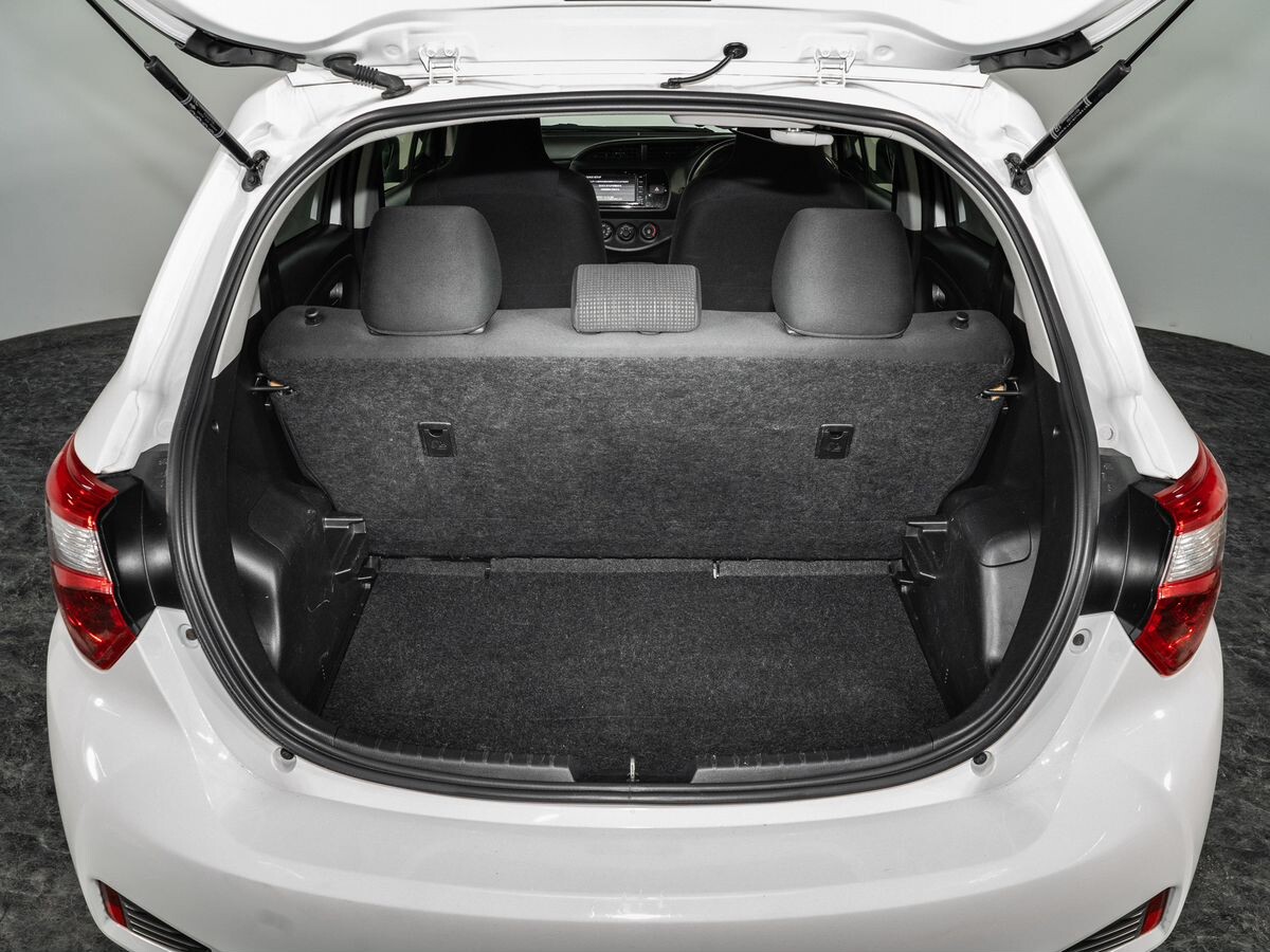 Toyota Vitz 2019 - фото автомобиля