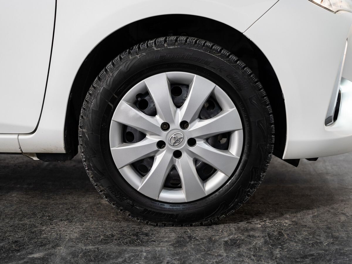 Toyota Vitz 2019 - фото автомобиля