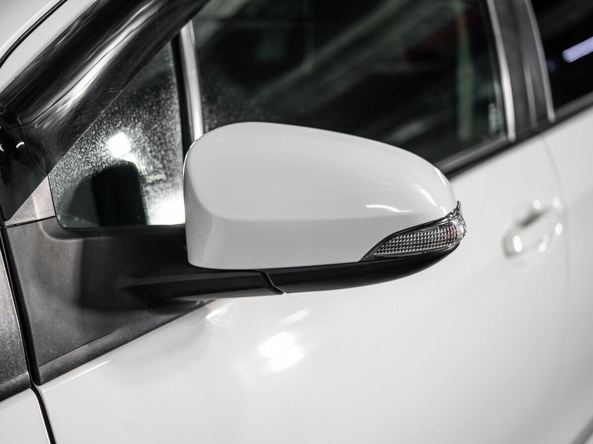 Toyota Vitz 2019 - фото автомобиля