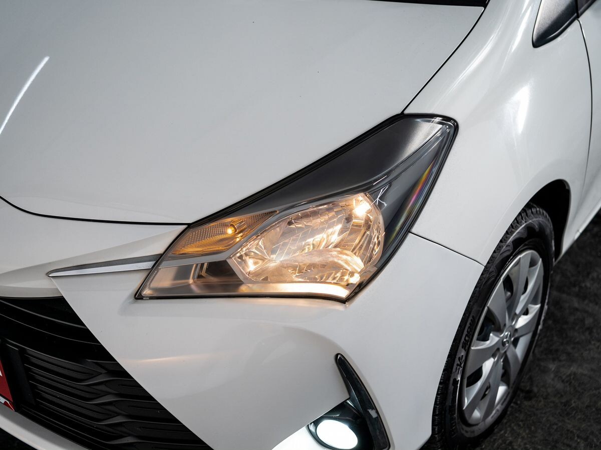 Toyota Vitz 2019 - фото автомобиля