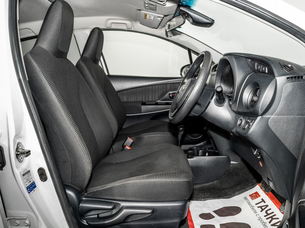 Toyota Vitz 2019 - фото автомобиля