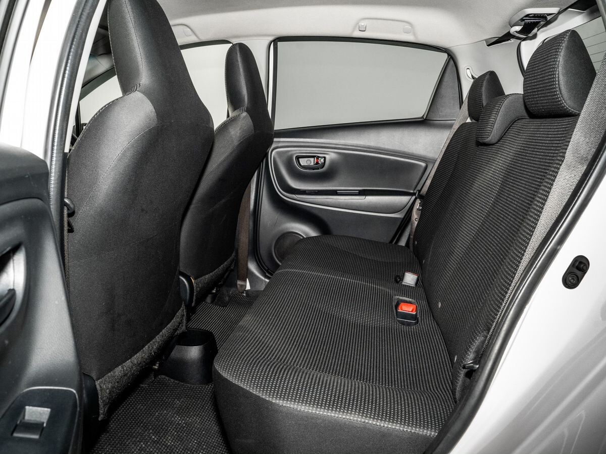 Toyota Vitz 2019 - фото автомобиля