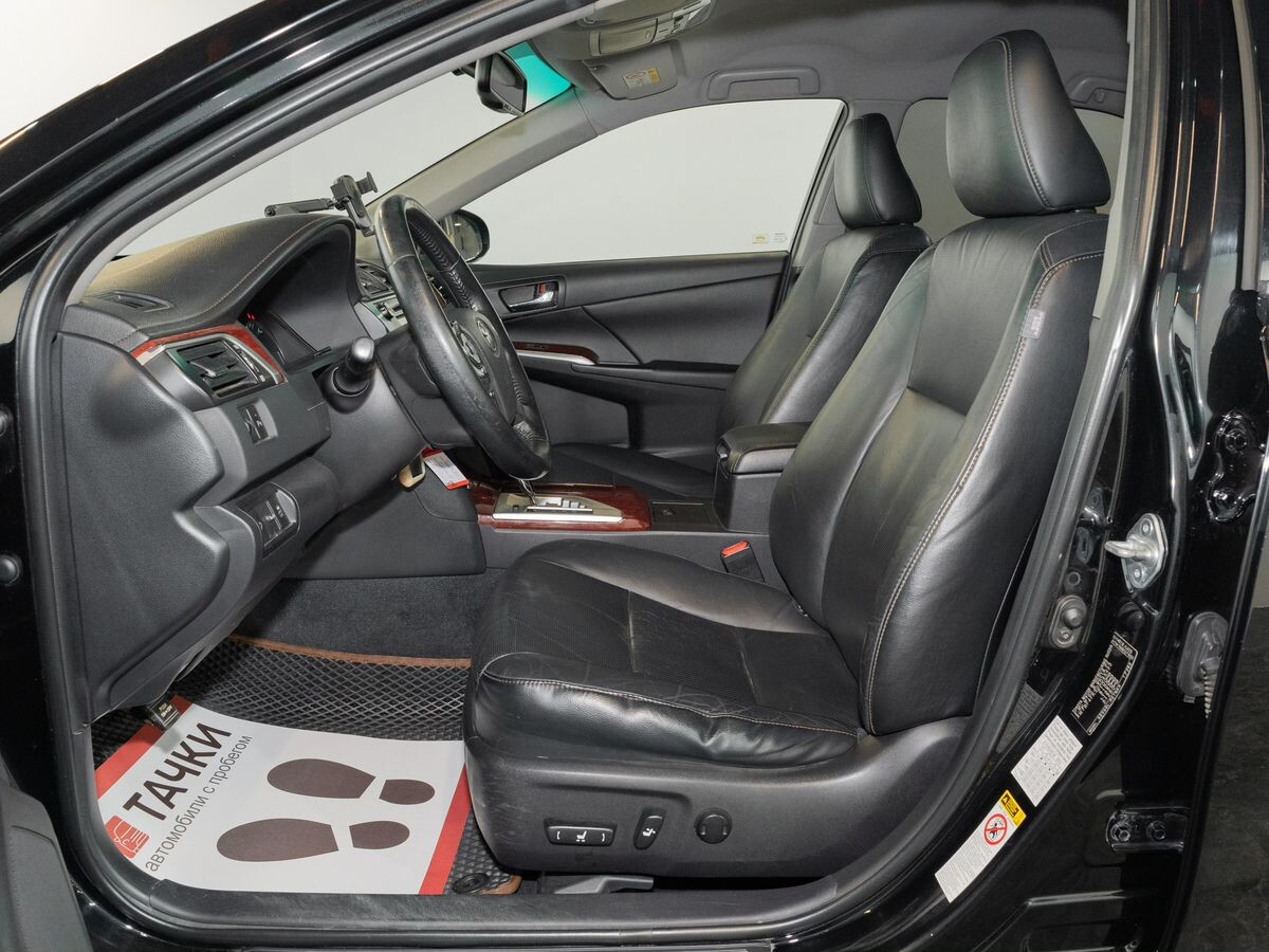Toyota Camry 2013 - фото автомобиля