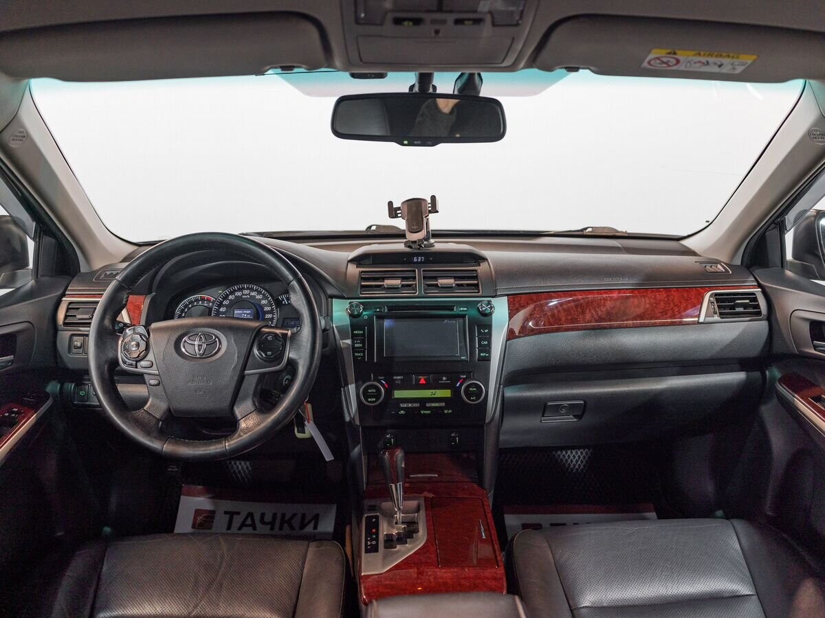 Toyota Camry 2013 - фото автомобиля