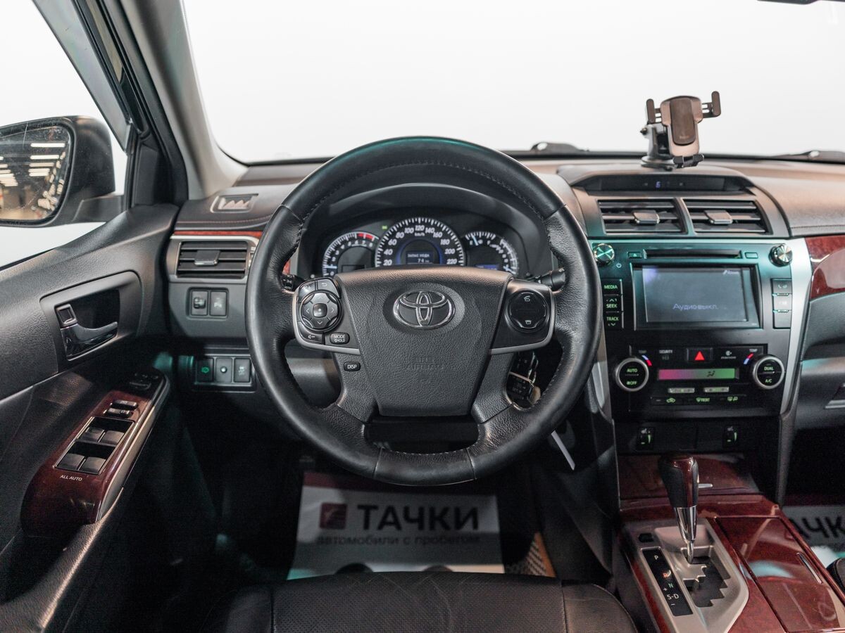 Toyota Camry 2013 - фото автомобиля