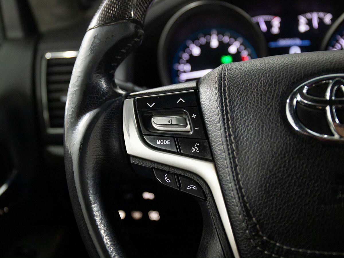 Toyota Land Cruiser 2013 - фото автомобиля