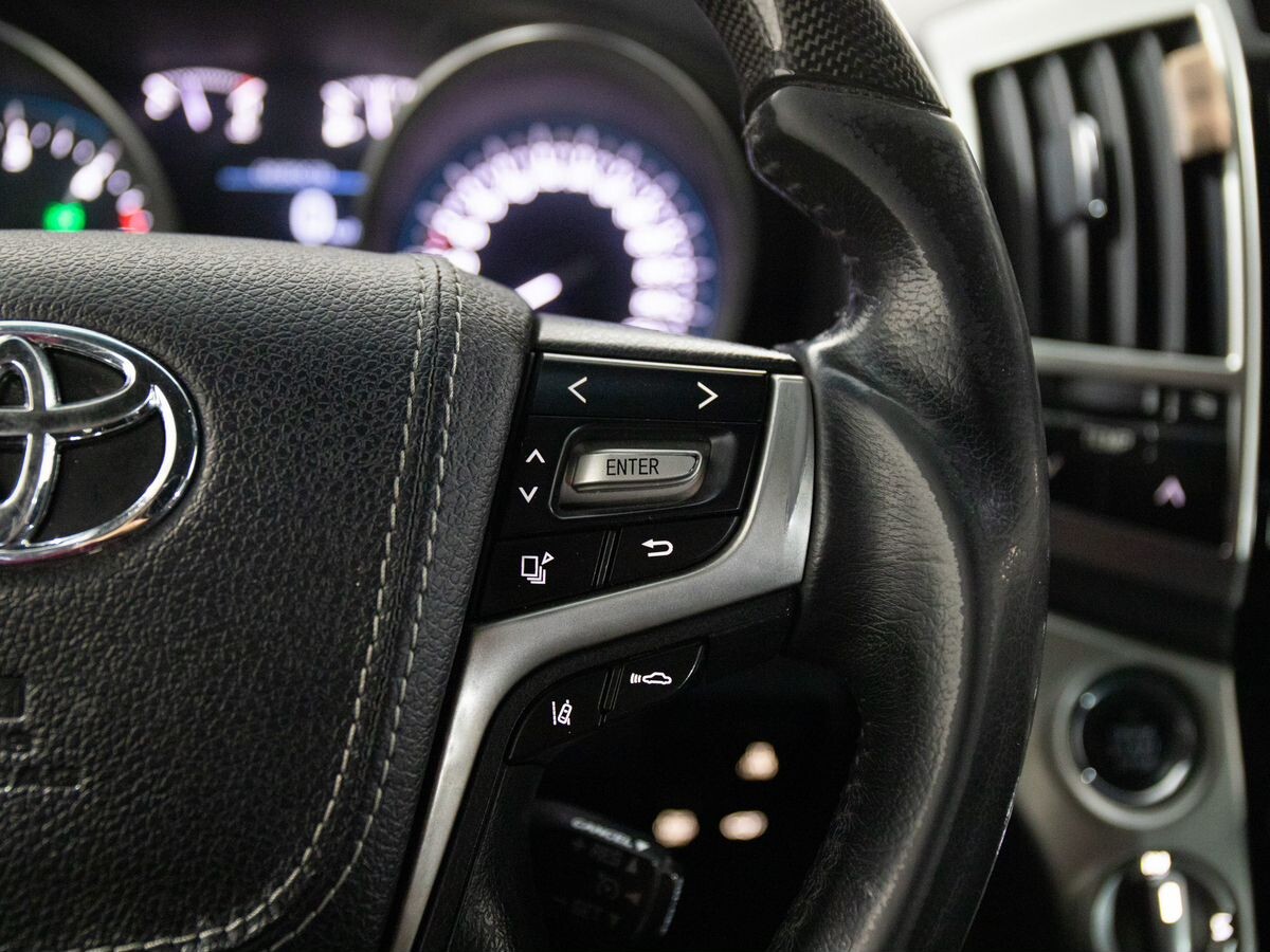 Toyota Land Cruiser 2013 - фото автомобиля