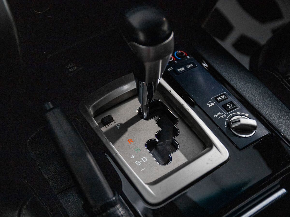 Toyota Land Cruiser 2013 - фото автомобиля