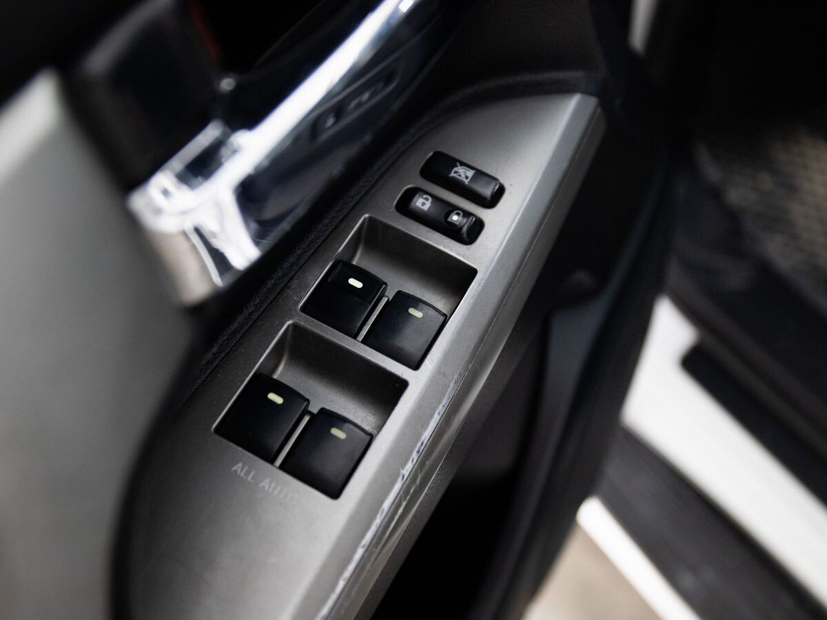 Toyota Land Cruiser 2013 - фото автомобиля