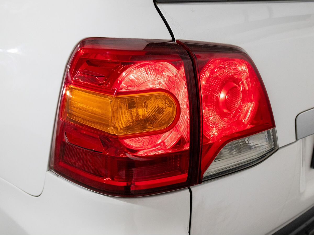 Toyota Land Cruiser 2013 - фото автомобиля