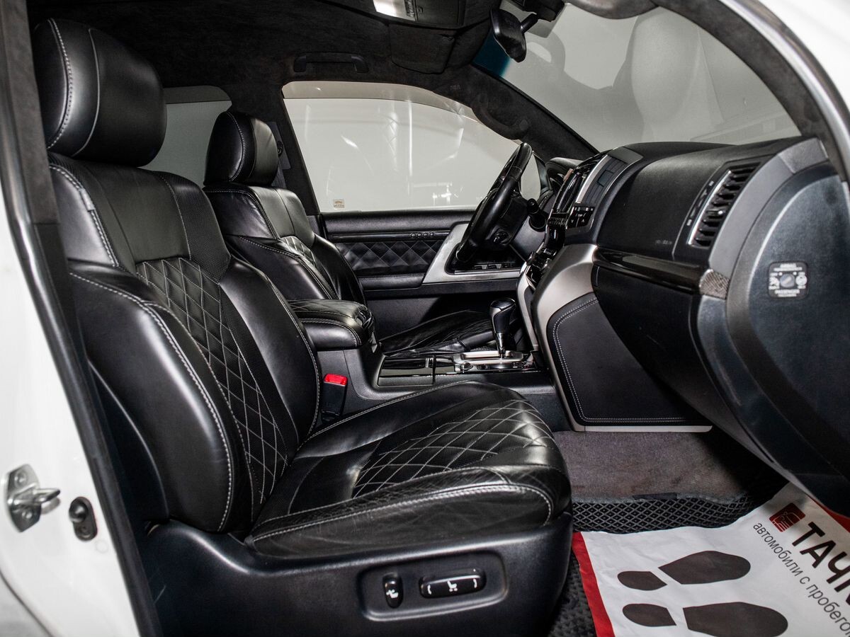 Toyota Land Cruiser 2013 - фото автомобиля