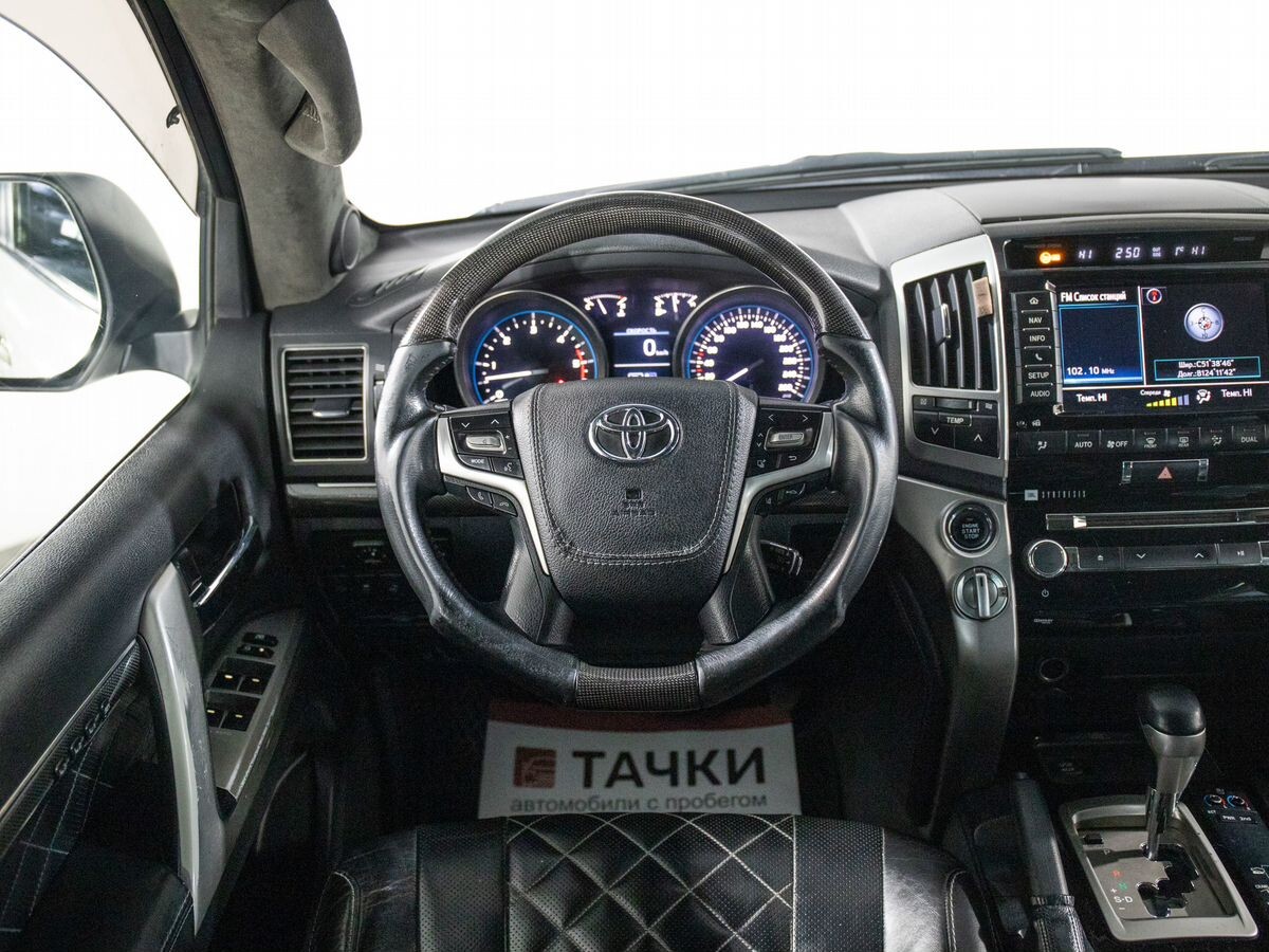 Toyota Land Cruiser 2013 - фото автомобиля