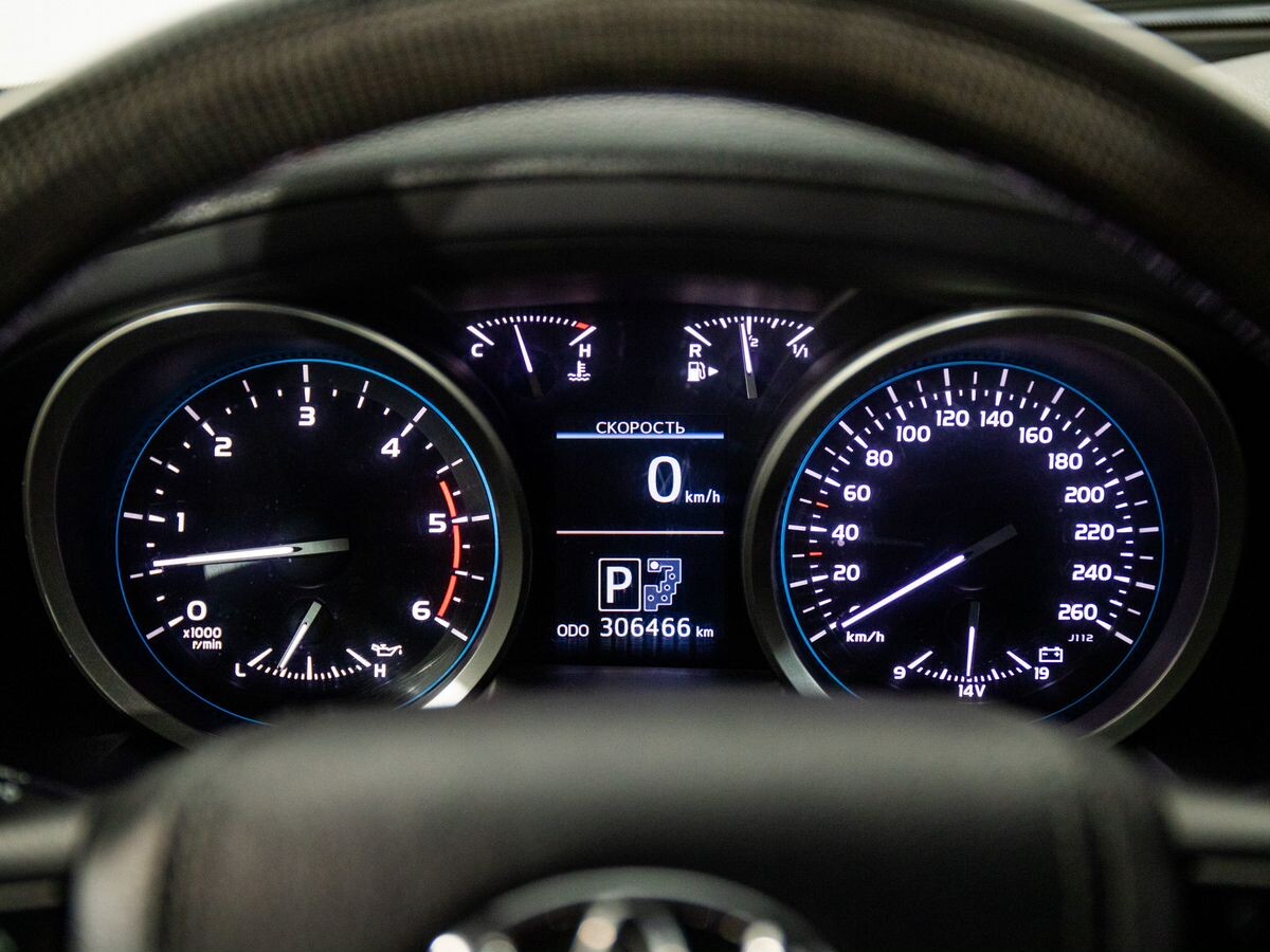 Toyota Land Cruiser 2013 - фото автомобиля