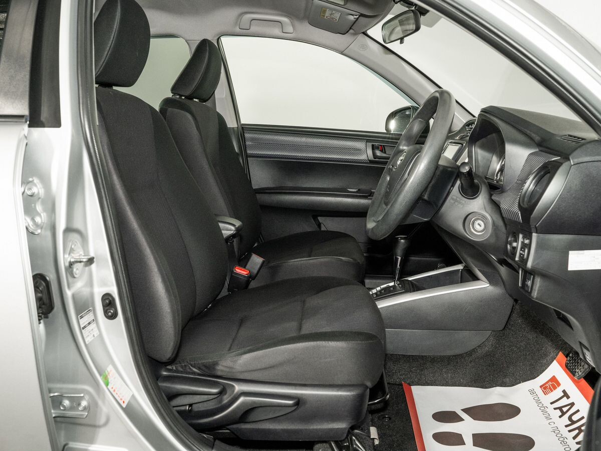 Toyota Corolla 2014 - фото автомобиля