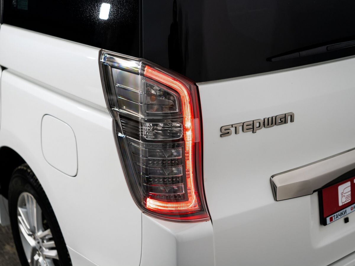 Honda Stepwgn 2014 - фото автомобиля