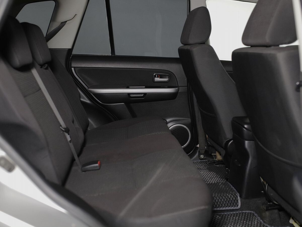 Suzuki Grand Vitara 2010 - фото автомобиля