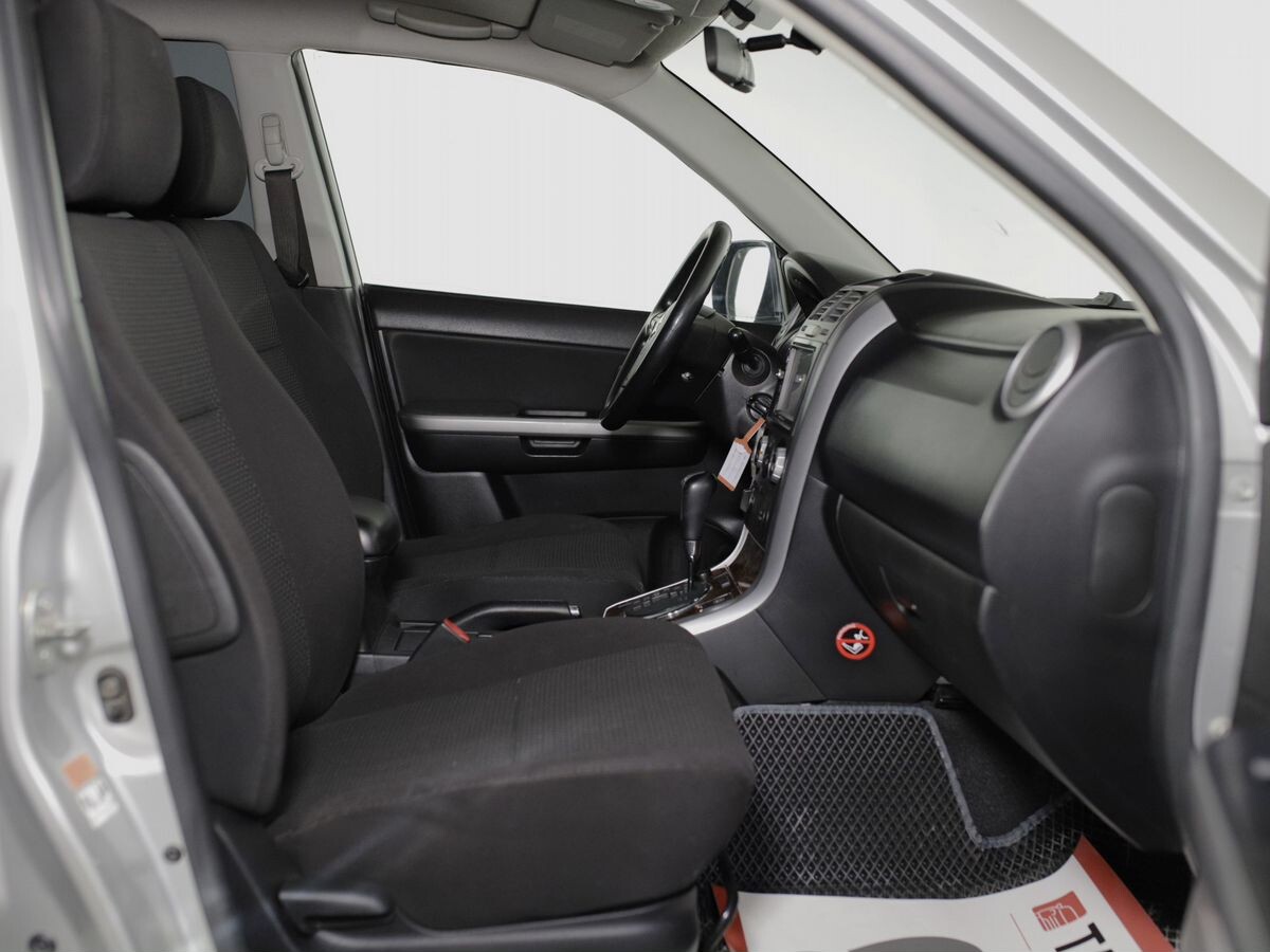 Suzuki Grand Vitara 2010 - фото автомобиля