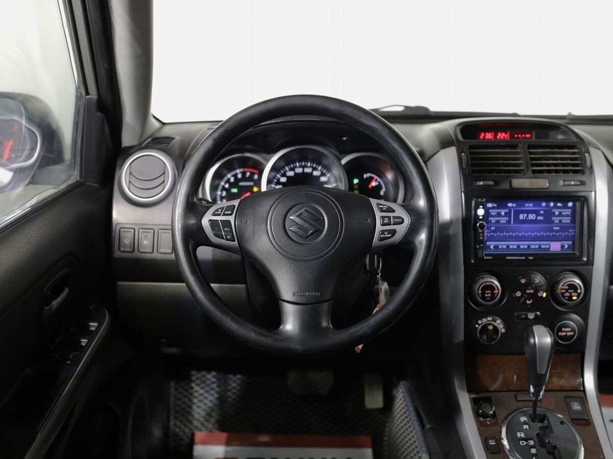 Suzuki Grand Vitara 2010 - фото автомобиля