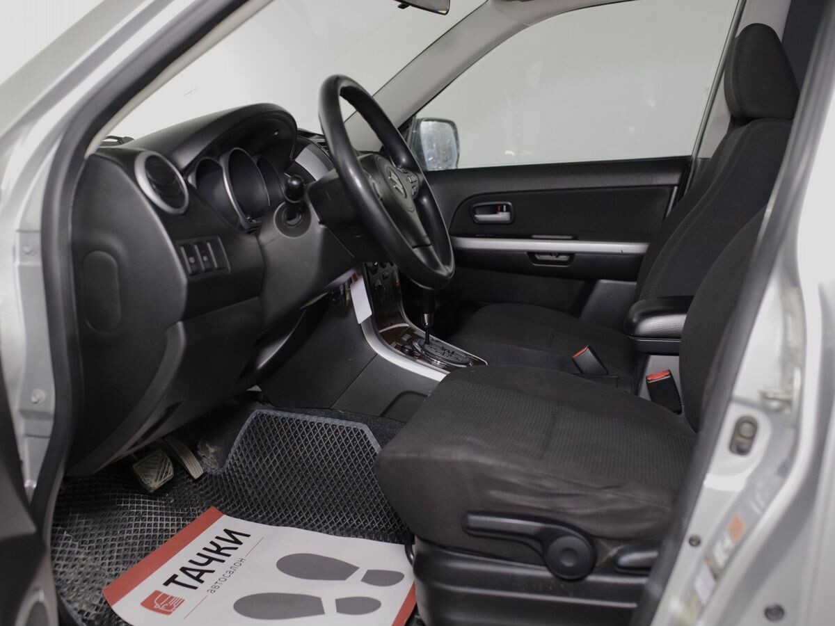 Suzuki Grand Vitara 2010 - фото автомобиля