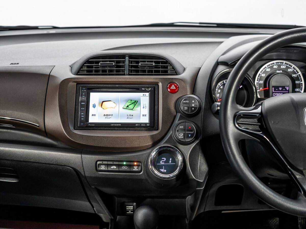 Honda Fit Shuttle 2011 - фото автомобиля