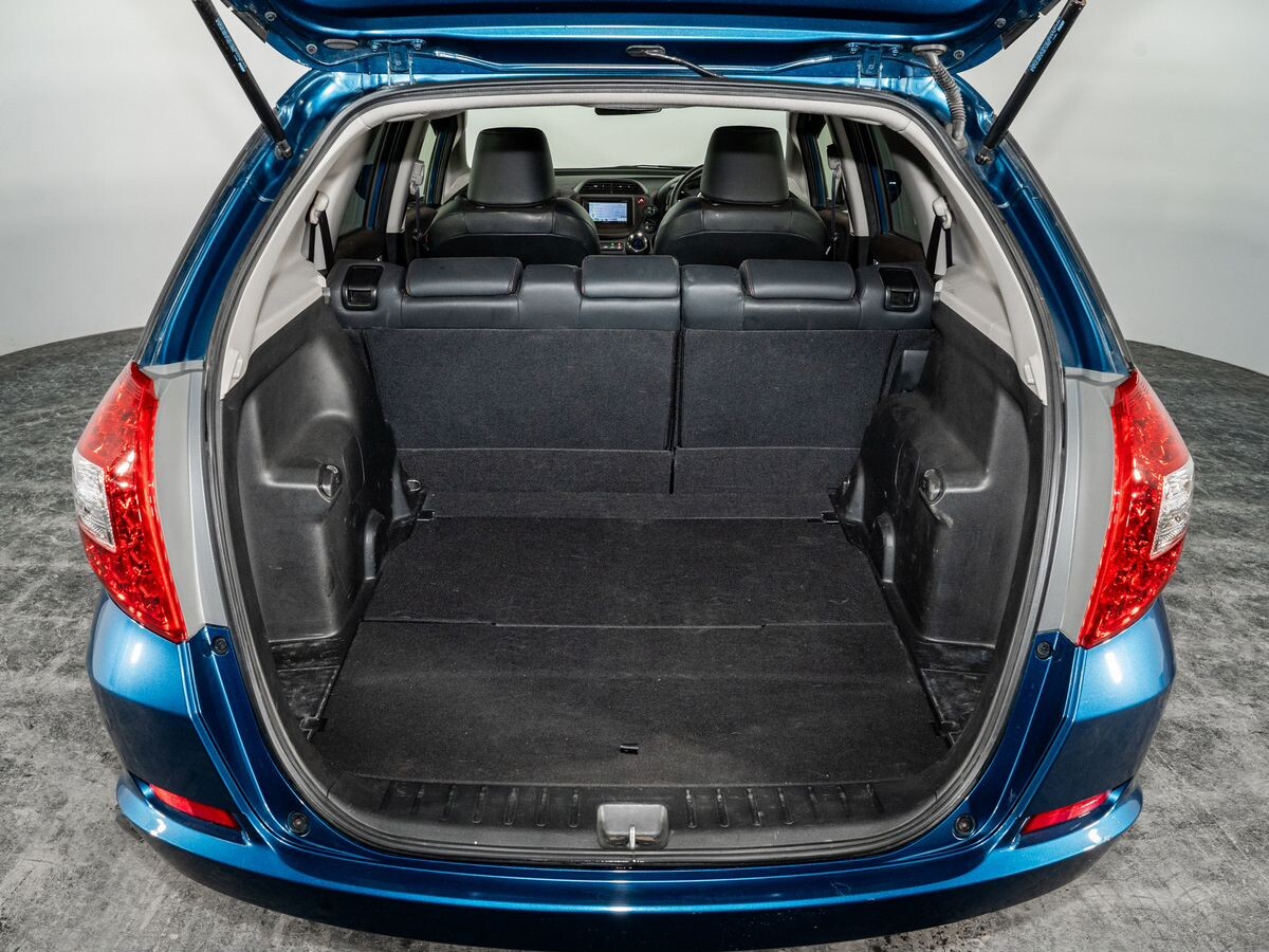 Honda Fit Shuttle 2011 - фото автомобиля