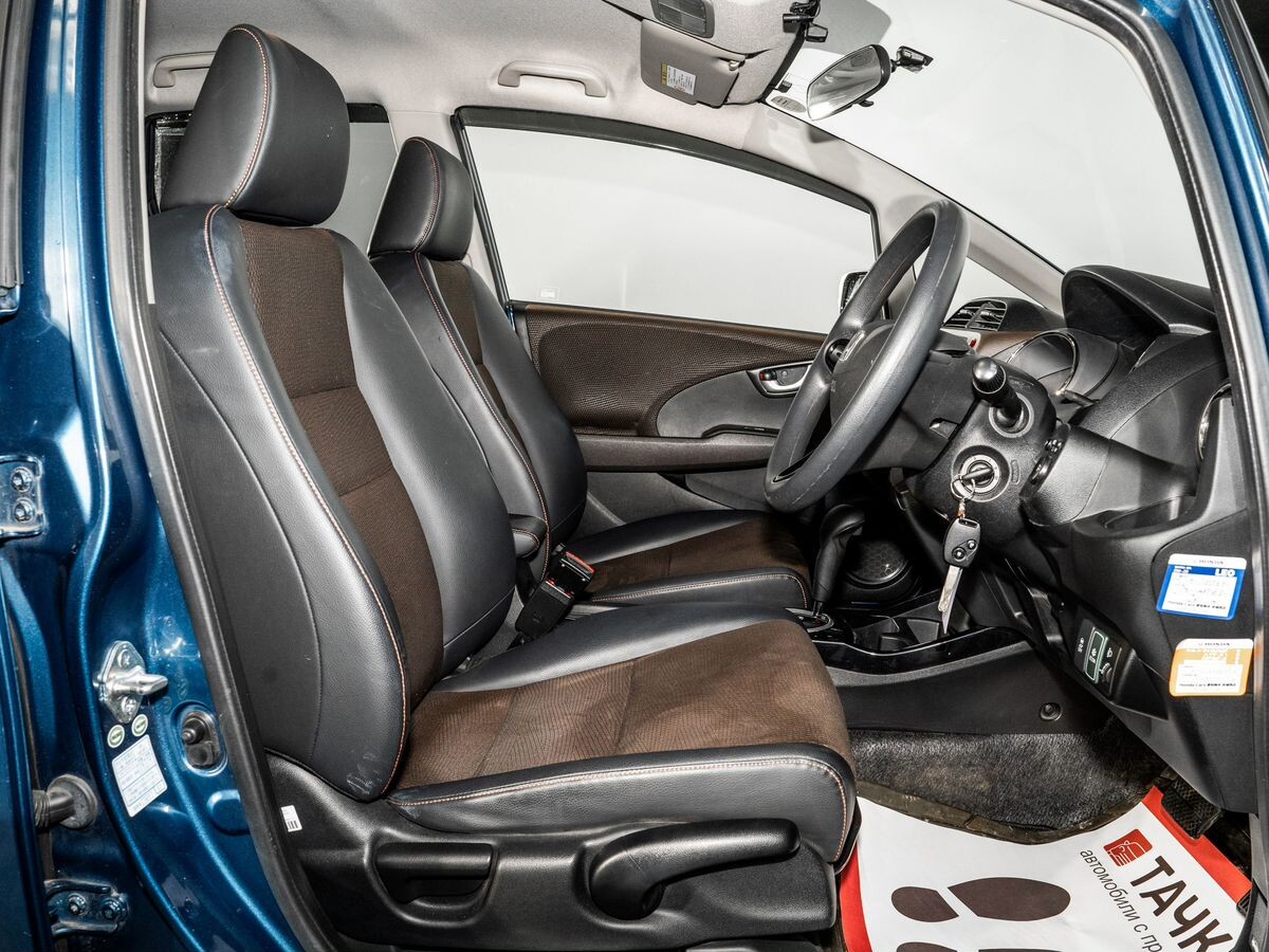 Honda Fit Shuttle 2011 - фото автомобиля