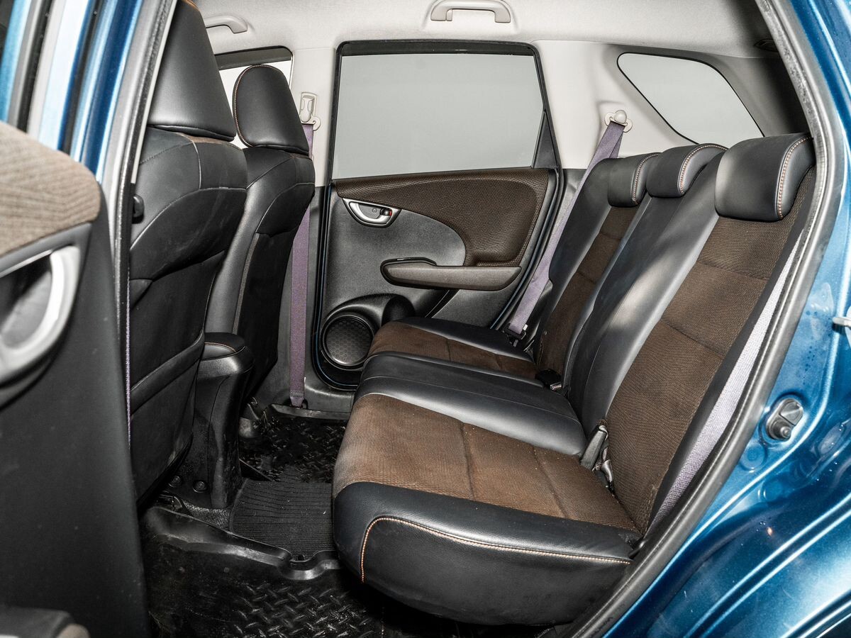 Honda Fit Shuttle 2011 - фото автомобиля