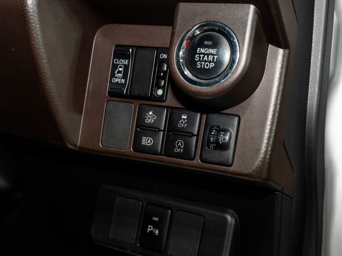 Toyota Tank 2018 - фото автомобиля