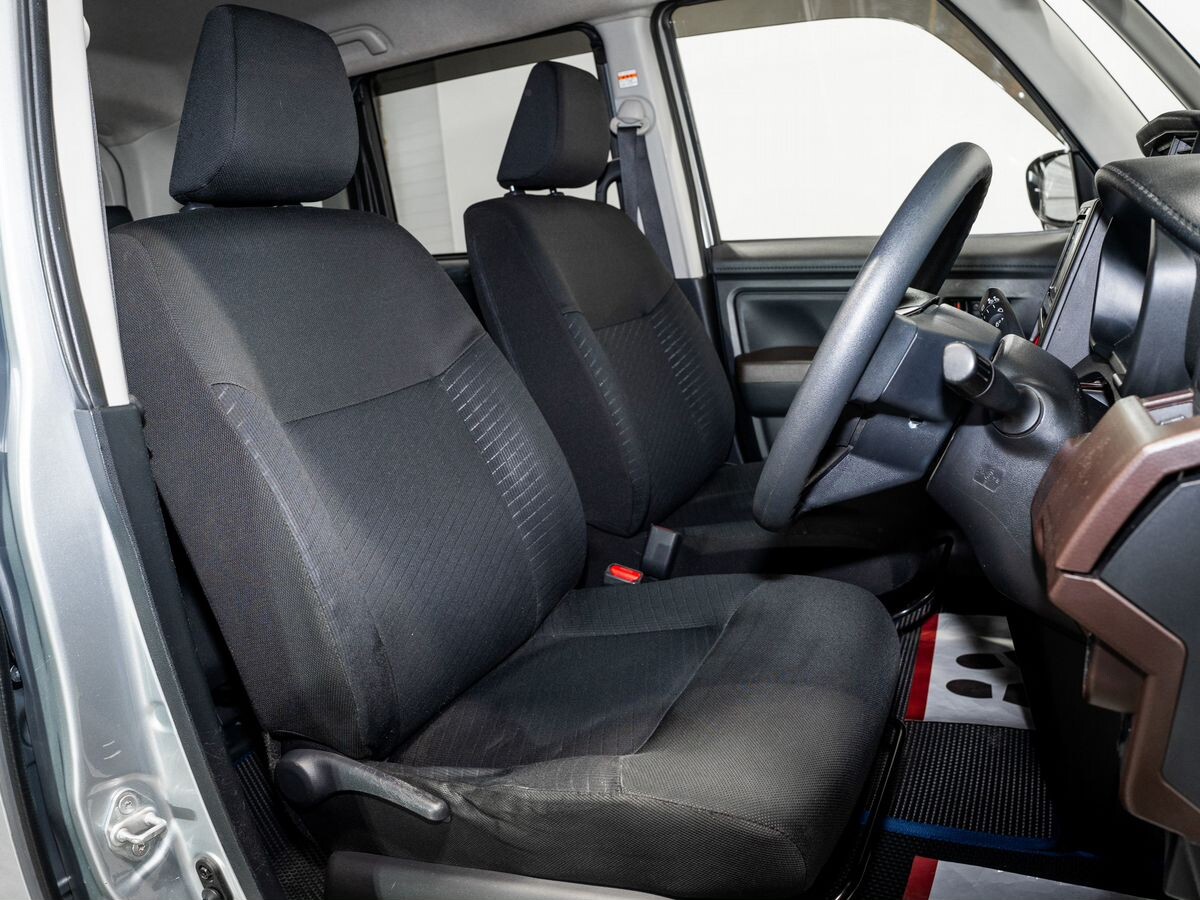 Toyota Tank 2018 - фото автомобиля