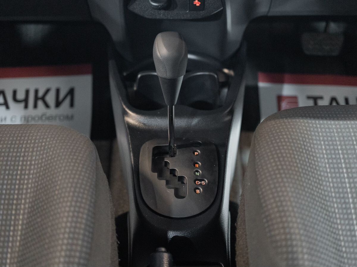 Toyota Vitz 2019 - фото автомобиля