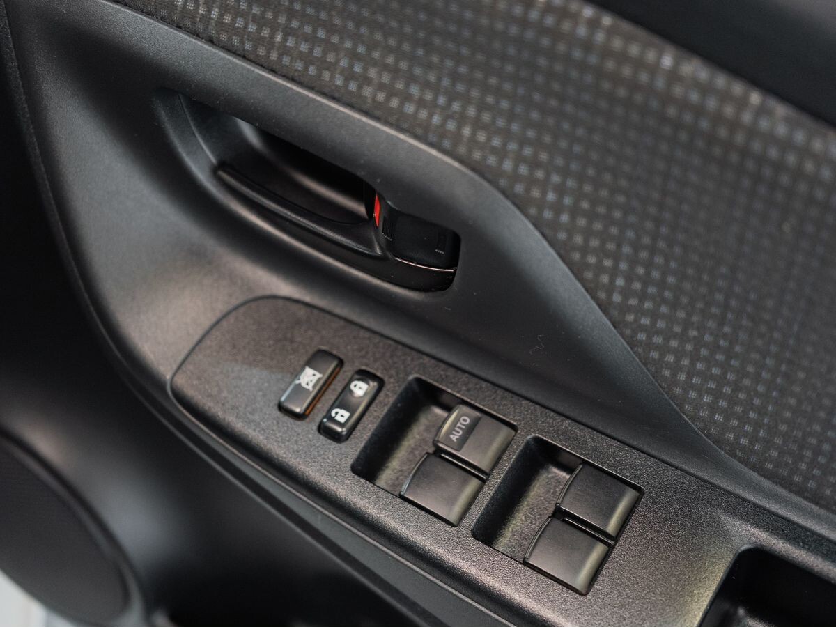 Toyota Vitz 2019 - фото автомобиля