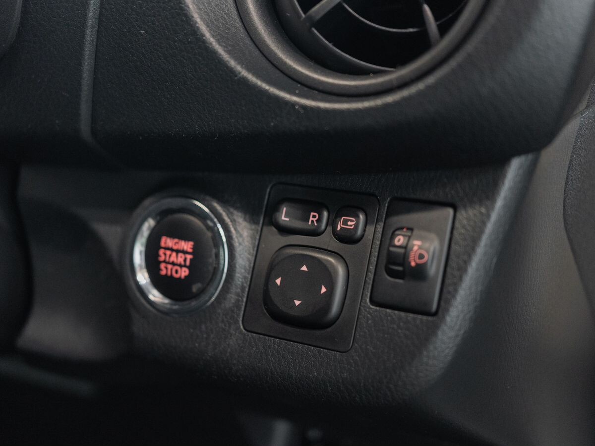 Toyota Vitz 2019 - фото автомобиля