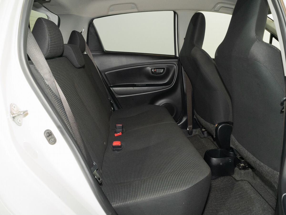 Toyota Vitz 2019 - фото автомобиля