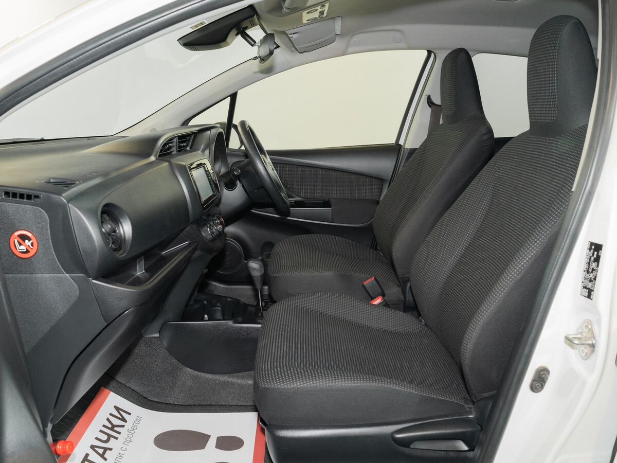 Toyota Vitz 2019 - фото автомобиля