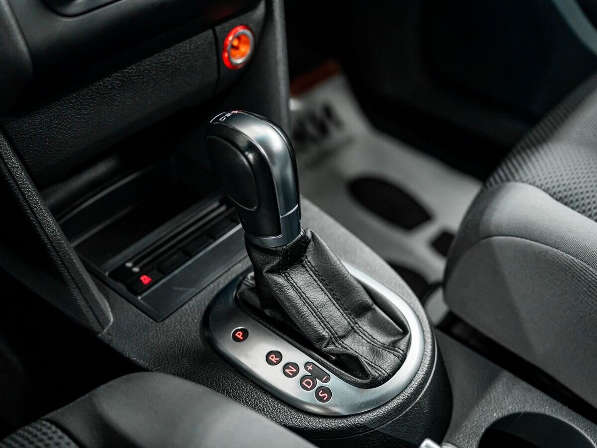 Volkswagen Touran 2012 - фото автомобиля